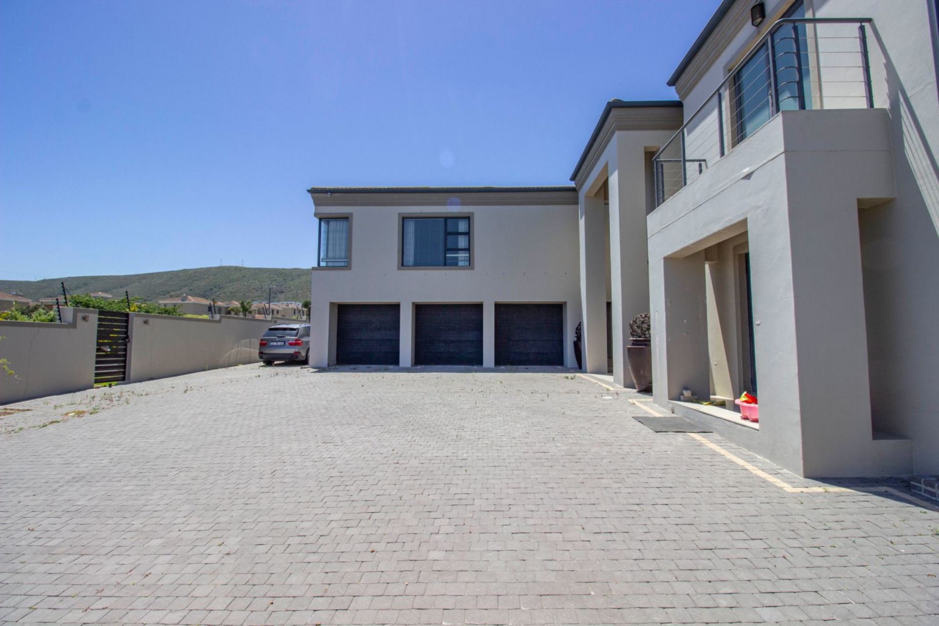 6 Bedroom Property for Sale in Baronetcy Western Cape